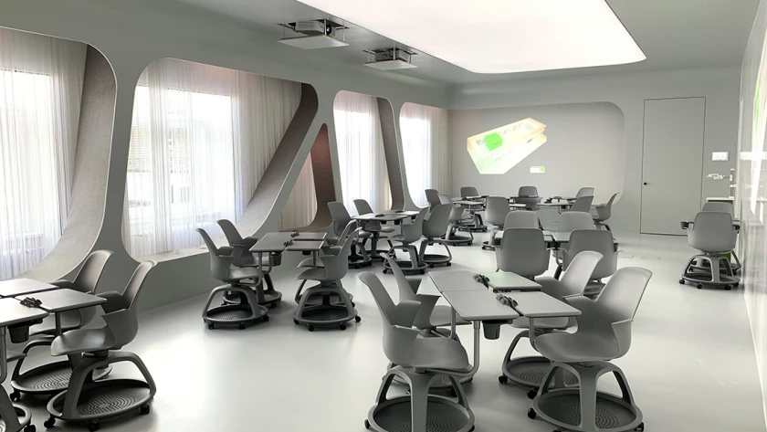 Lernraum mit Sitzgruppen, flexible Bestuhlung