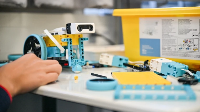 Bauteile eines Robotersets
