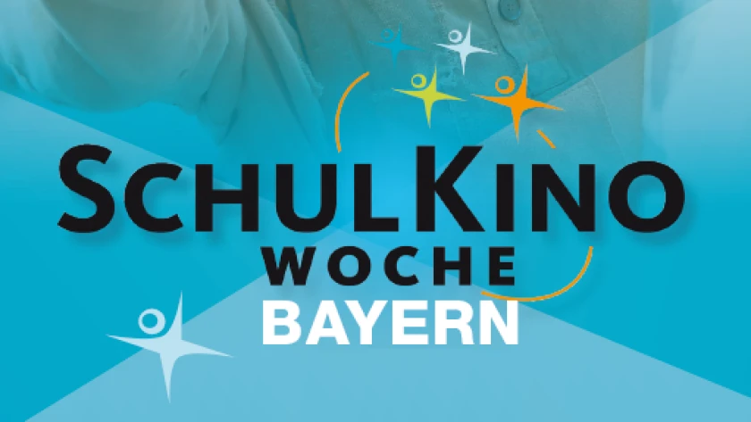 Logo der Schulkinowoche Bayern: Blauer Hintergrund mit vier Sternen und den Schriftzug SchulKinoWoche Bayern