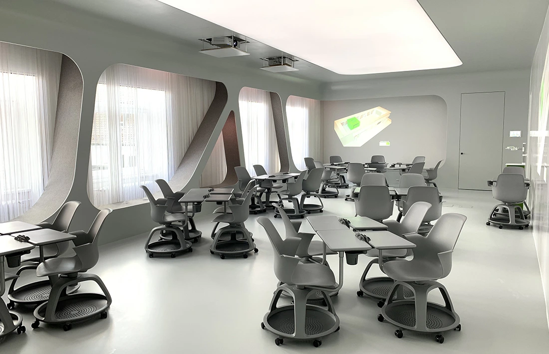 Lernraum mit Sitzgruppen, flexible Bestuhlung