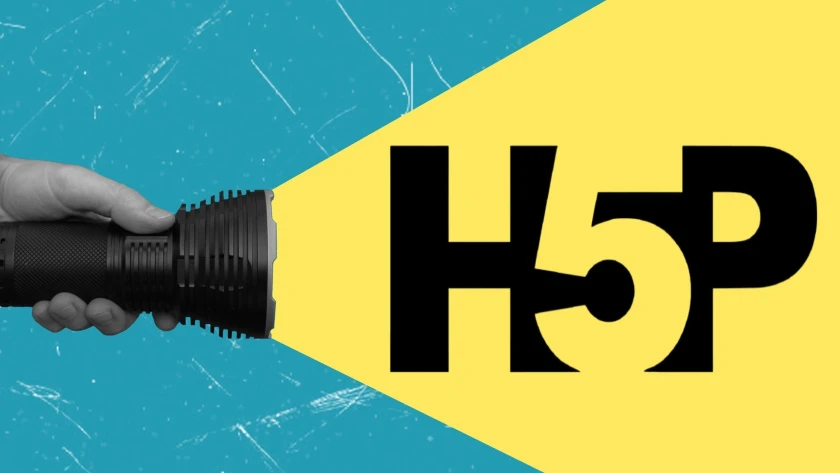 Eine Taschenlampfe leuchtet auf das H5P-Logo