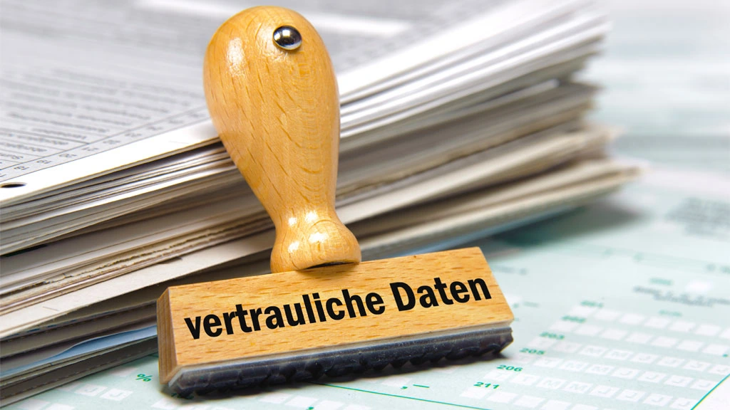 Symbolbild: Stempel mit Aufschrift vertrauliche Daten