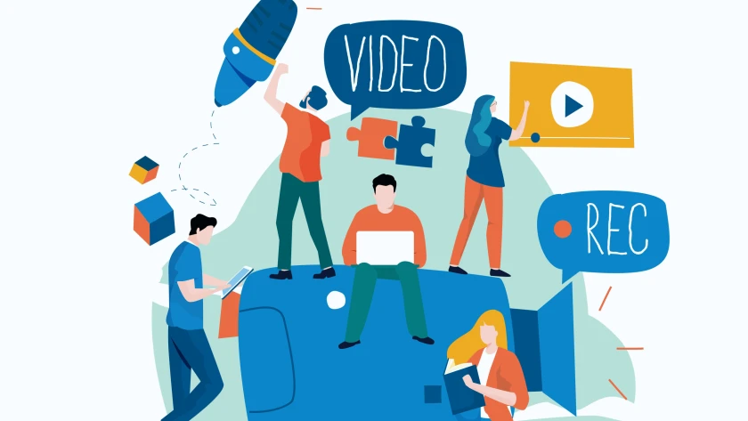 Mehrere Leute arbeiten an einer Videokamera