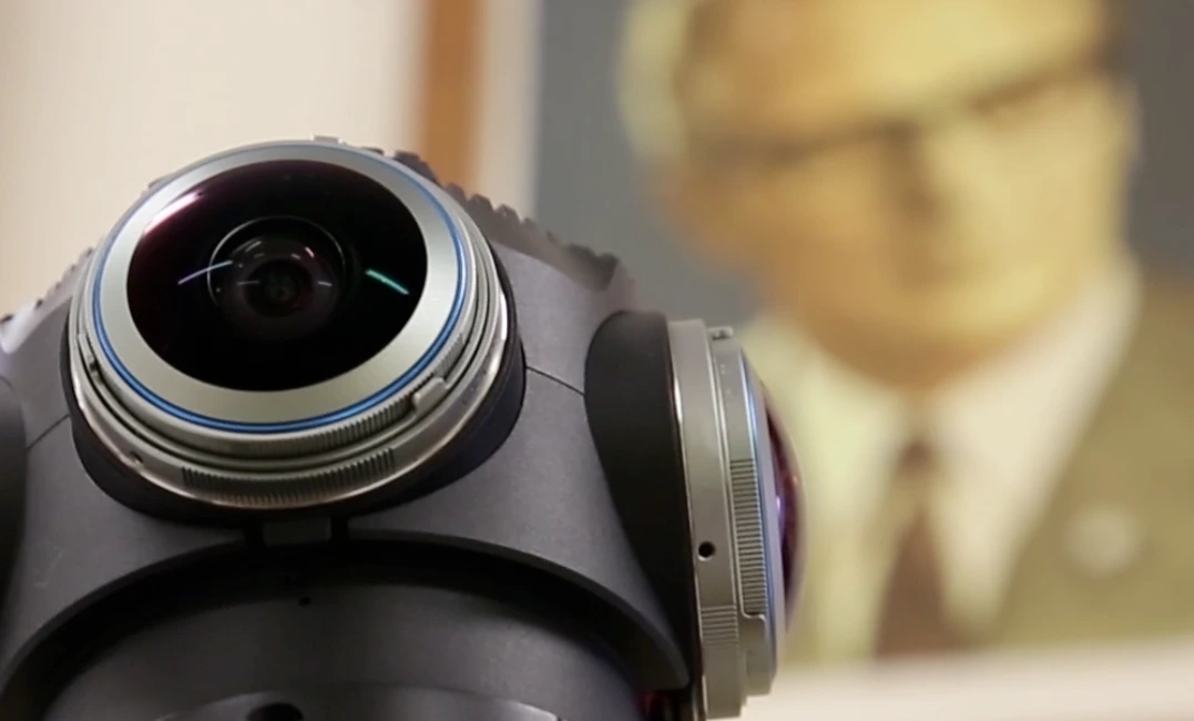 Symbolbild 360 Grad Kamera mit Bild von Erich Honecker im Hintergrund