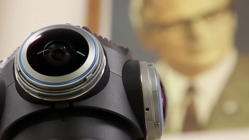 Symbolbild 360 Grad Kamera mit Bild von Erich Honecker im Hintergrund